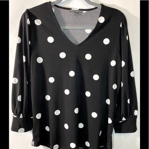 🌹Adrianna Papell womans black with polka dots blouse in size S. V-10